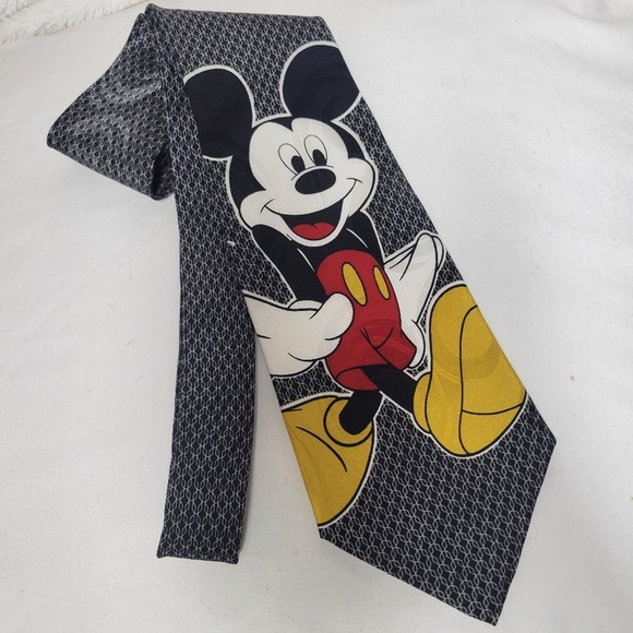 Mickey Unlimited Disney 100٪ Silk Mickey Mouse Mens Graphic Print Classic Tie - Picture 3 of 9